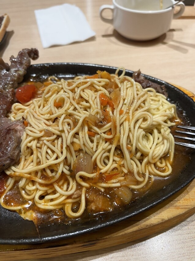 桃園市桃園區【桃園平價牛排推薦】不怕吃不飽,只怕吃太飽,高cp值【小時厚牛排】桃園中山店,排餐190元起