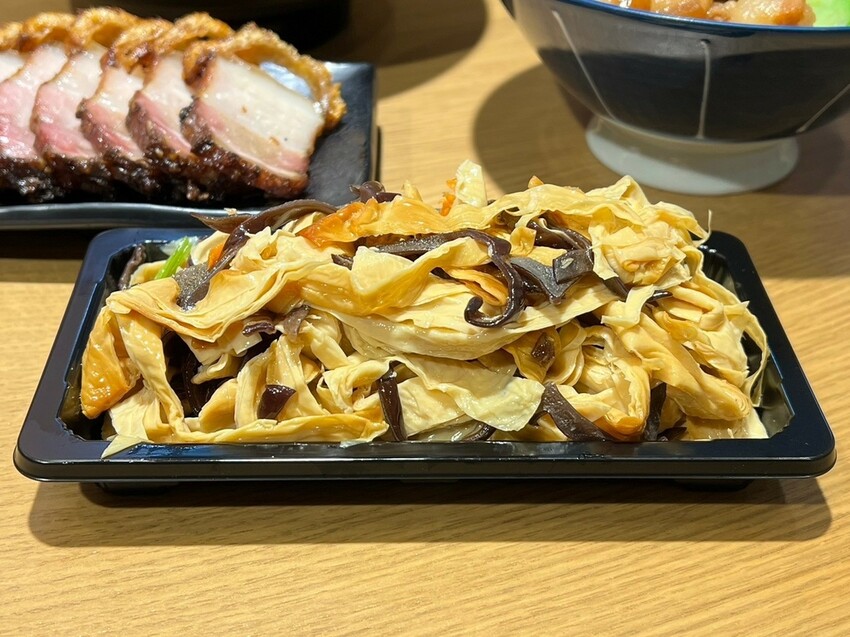 （蘆洲美食）意味廚房～必吃酒釀紅燒牛肉麵、冬季剝皮辣椒雞湯、