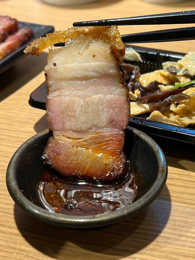 （蘆洲美食）意味廚房～必吃酒釀紅燒牛肉麵、冬季剝皮辣椒雞湯、