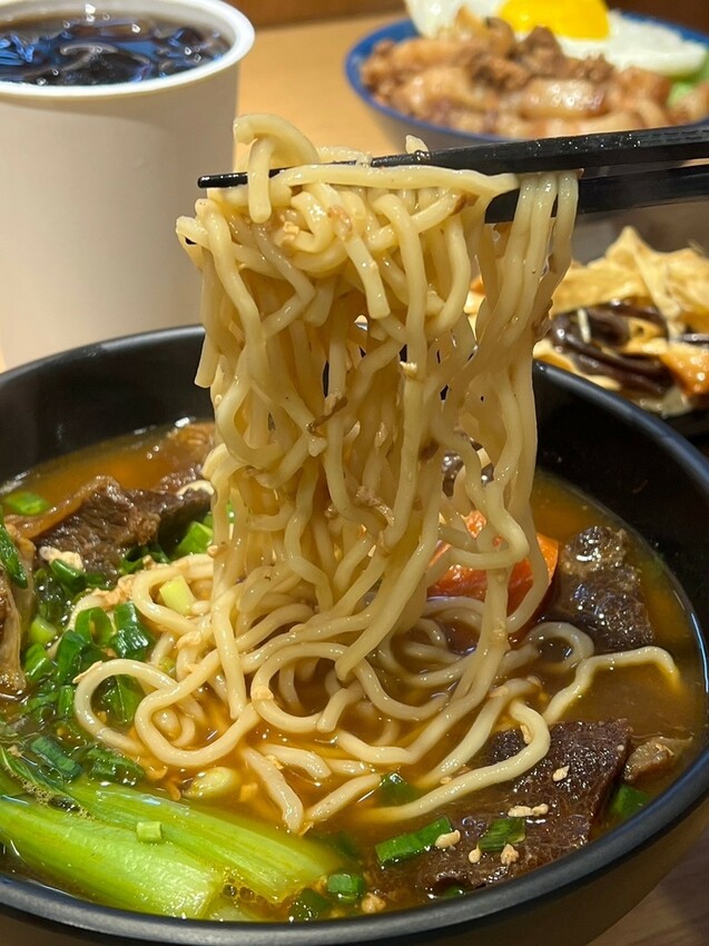 （蘆洲美食）意味廚房～必吃酒釀紅燒牛肉麵、冬季剝皮辣椒雞湯、