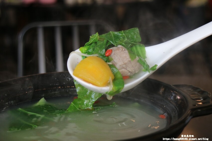 【新北八里區 】八里餐廳推薦『八里開心果園美食景觀餐廳』到底$588元風味餐吃什麼?