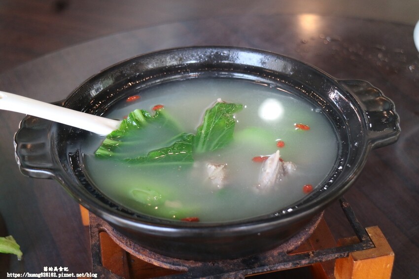 【新北八里區 】八里餐廳推薦『八里開心果園美食景觀餐廳』到底$588元風味餐吃什麼?