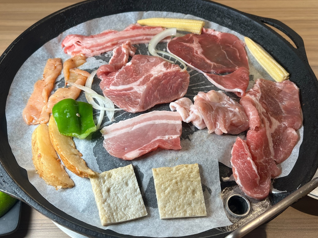 （永和吃到飽）Mr.pig豬先生韓式烤肉吃到飽～大口爽吃烤肉