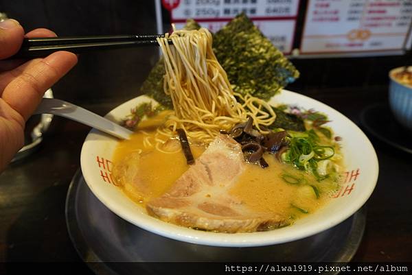 【台南美食推薦】寶來軒拉麵。濃厚豚骨、滑順雞白湯、限定叉燒飯