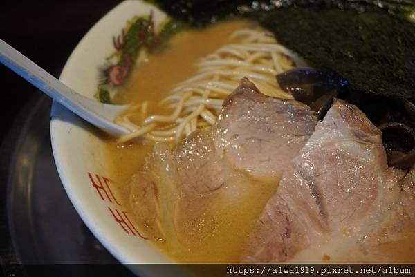 【台南美食推薦】寶來軒拉麵。濃厚豚骨、滑順雞白湯、限定叉燒飯