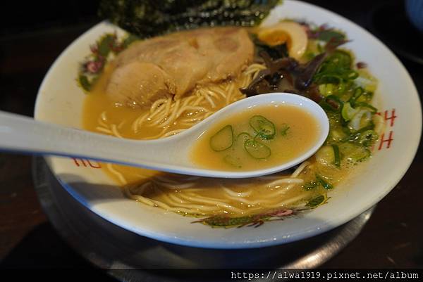 【台南美食推薦】寶來軒拉麵。濃厚豚骨、滑順雞白湯、限定叉燒飯
