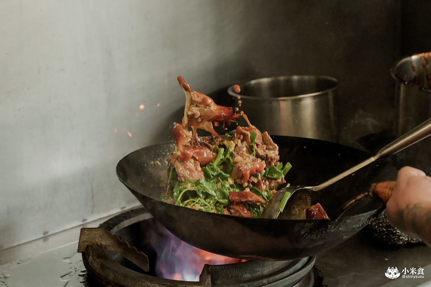 嘉義縣民雄鄉鴨沐農-烤鴨專賣店|民雄一鴨三吃,酸菜鴨架湯是必點!2025嘉義烤鴨推薦