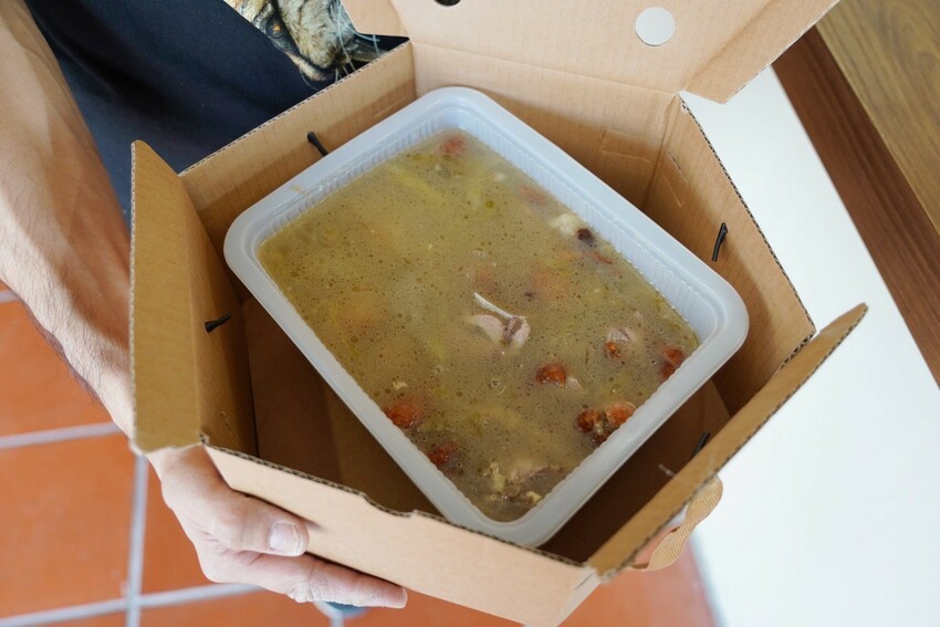 藏在民宅區厲害烤鴨!招牌琥珀烤鴨三吃才680元,精選75天土番鴨採傳統掛爐燒烤,皮脆肉嫩好好吃~