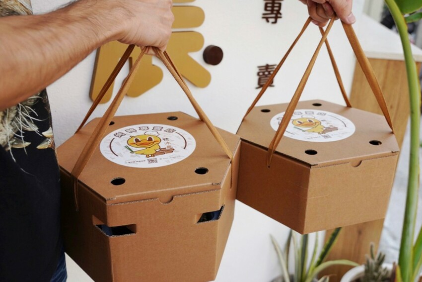 藏在民宅區厲害烤鴨!招牌琥珀烤鴨三吃才680元,精選75天土番鴨採傳統掛爐燒烤,皮脆肉嫩好好吃~