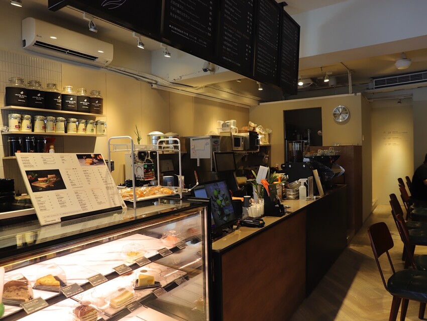 路易莎咖啡也有簡餐了!只有這門市才吃得到?!