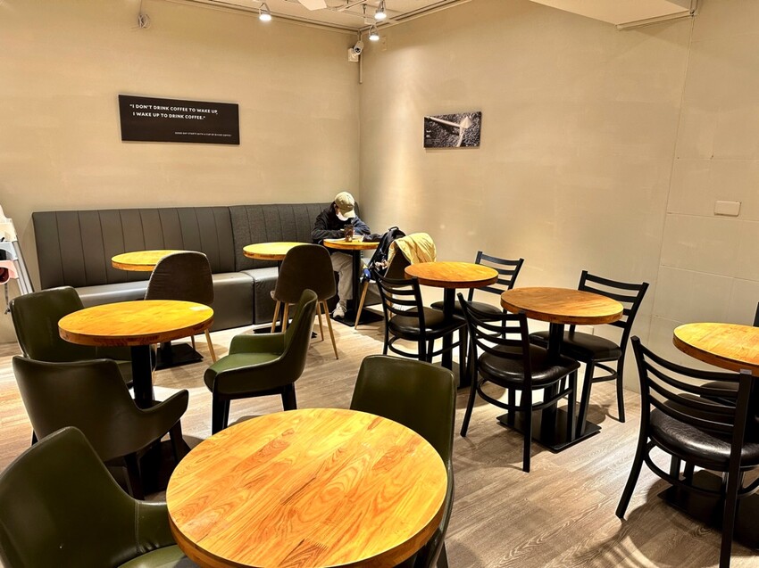 全台南第一家路易莎咖啡-超越精品概念店