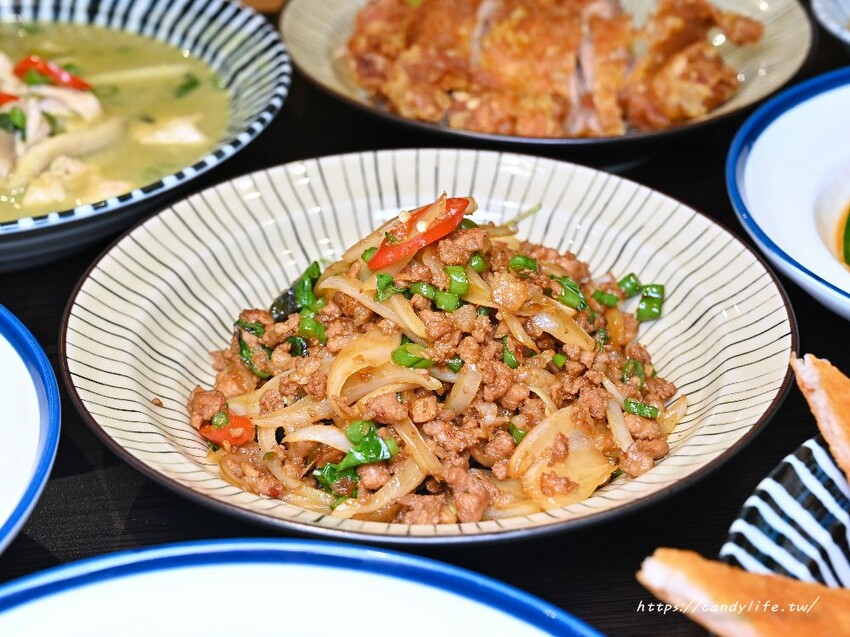 都都泰TUK•TUK THAI|台中平價泰式料理推薦,口味道地,還有可愛嘟嘟車可以拍照