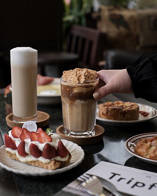 台中少見鹹派專賣店,各式創意甜鹹派、還有必點海鹽焦糖脆熊拿鐵超可愛!!