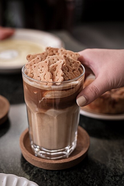 台中少見鹹派專賣店,各式創意甜鹹派、還有必點海鹽焦糖脆熊拿鐵超可愛!!