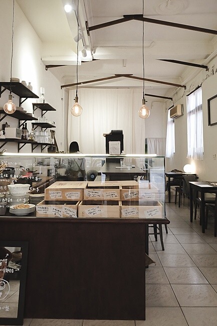 台中少見鹹派專賣店,各式創意甜鹹派、還有必點海鹽焦糖脆熊拿鐵超可愛!!