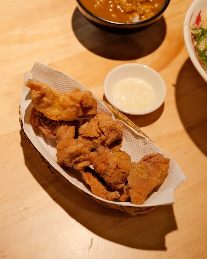 【新莊美食推薦】濃氣屋幸福店～新莊平價拉麵必吃，來自日本福岡的連鎖拉麵店，內用咖哩飯免費～