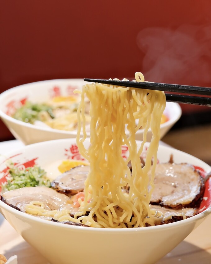 【新莊美食推薦】濃氣屋幸福店～新莊平價拉麵必吃，來自日本福岡的連鎖拉麵店，內用咖哩飯免費～