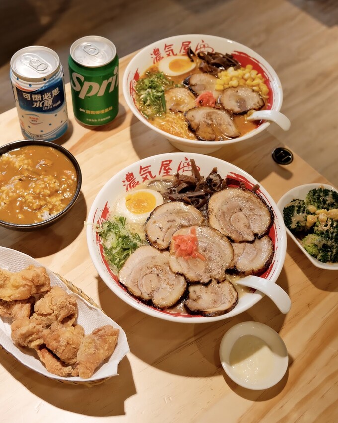 【新莊美食推薦】濃氣屋幸福店～新莊平價拉麵必吃，來自日本福岡的連鎖拉麵店，內用咖哩飯免費～