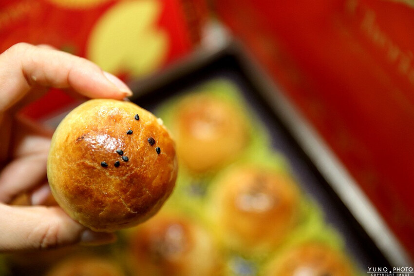 彰化縣員林市網友激推超人氣蛋黃酥！採自家醃製的紅土鹹鴨蛋 紅豆泥綿密 香濃而不甜膩｜米香伯蛋黃酥-101米香(彰化員林