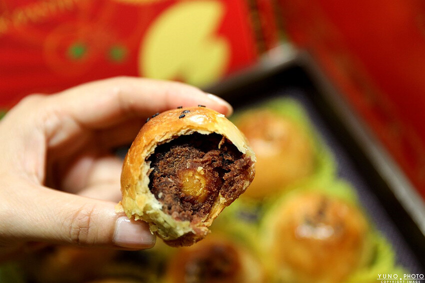 彰化縣員林市網友激推超人氣蛋黃酥！採自家醃製的紅土鹹鴨蛋 紅豆泥綿密 香濃而不甜膩｜米香伯蛋黃酥-101米香(彰化員林