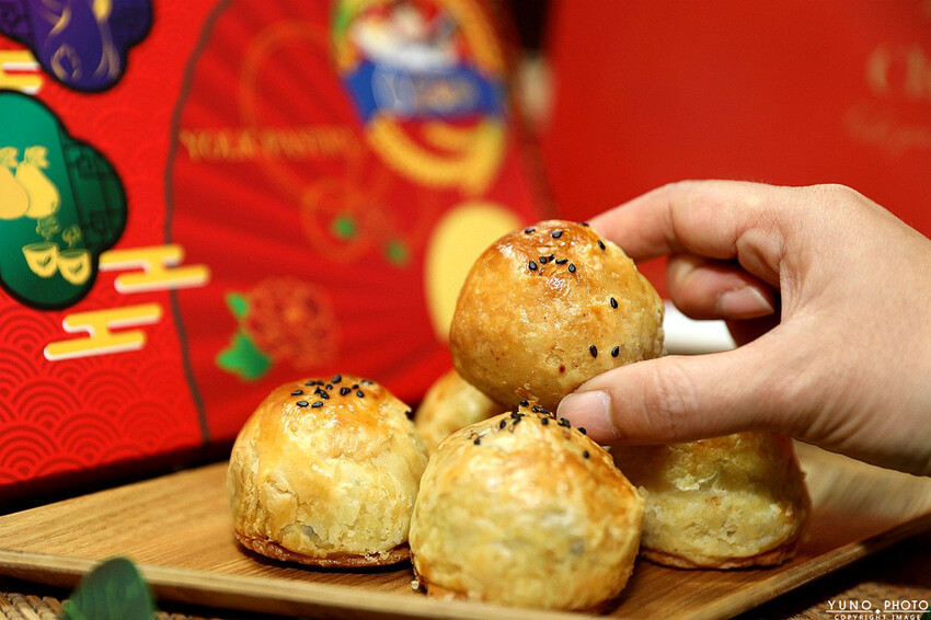 彰化縣員林市網友激推超人氣蛋黃酥！採自家醃製的紅土鹹鴨蛋 紅豆泥綿密 香濃而不甜膩｜米香伯蛋黃酥-101米香(彰化員林