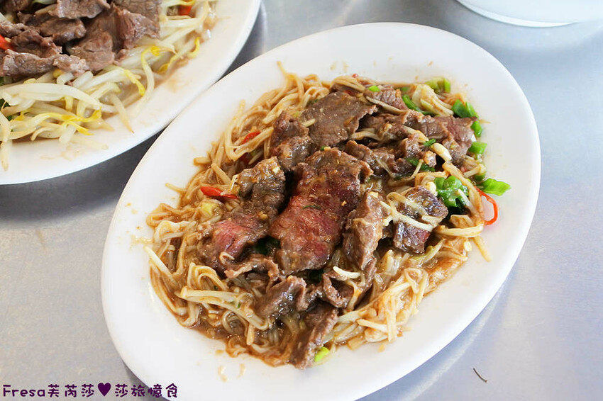 台南小吃【龍園温體牛肉湯】三層牛肉湯超推薦！牛肉滑嫩大塊湯頭超鮮甜.搭配熱炒全家吃飽飽│卡拉ＯＫ歡唱│