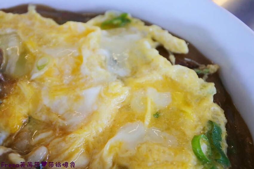 台南小吃【龍園温體牛肉湯】三層牛肉湯超推薦！牛肉滑嫩大塊湯頭超鮮甜.搭配熱炒全家吃飽飽│卡拉ＯＫ歡唱│