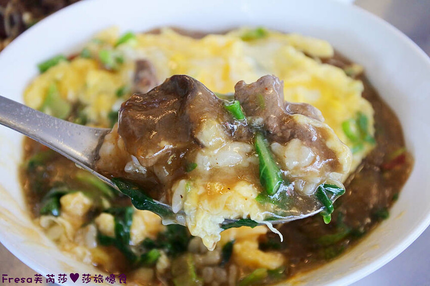 台南小吃【龍園温體牛肉湯】三層牛肉湯超推薦！牛肉滑嫩大塊湯頭超鮮甜.搭配熱炒全家吃飽飽│卡拉ＯＫ歡唱│