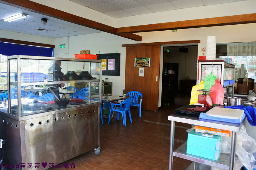 台南小吃【龍園温體牛肉湯】三層牛肉湯超推薦！牛肉滑嫩大塊湯頭超鮮甜.搭配熱炒全家吃飽飽│卡拉ＯＫ歡唱│