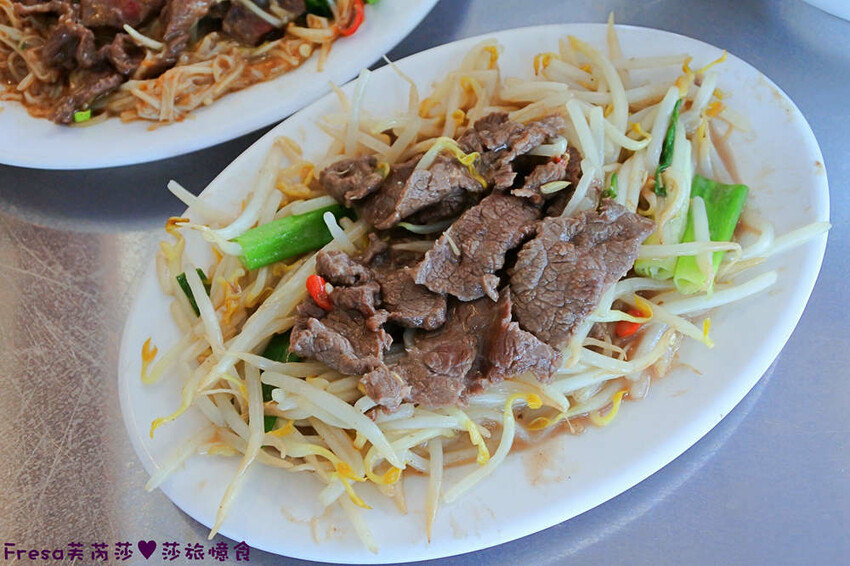 台南小吃【龍園温體牛肉湯】三層牛肉湯超推薦！牛肉滑嫩大塊湯頭超鮮甜.搭配熱炒全家吃飽飽│卡拉ＯＫ歡唱│