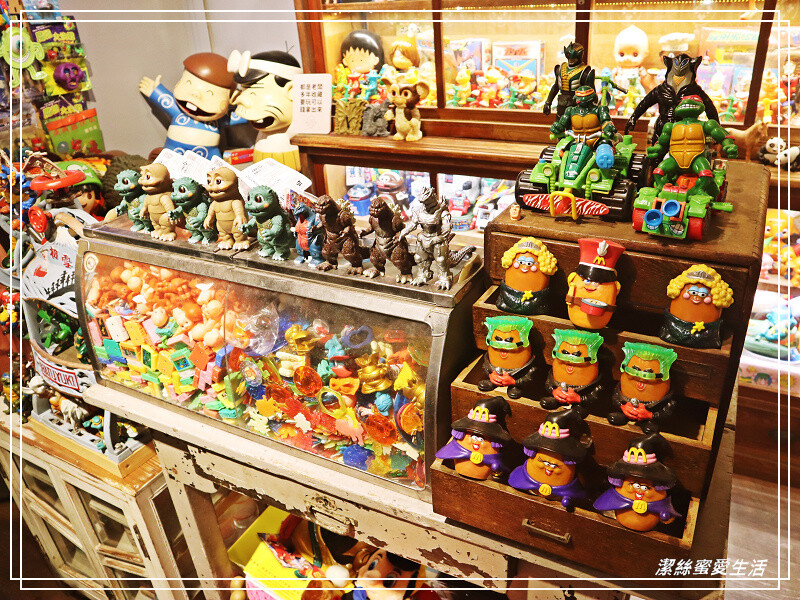 隹又隹咖哩-桃園中壢/濃濃復古風公仔x古玩~內用還可免費加飯醬