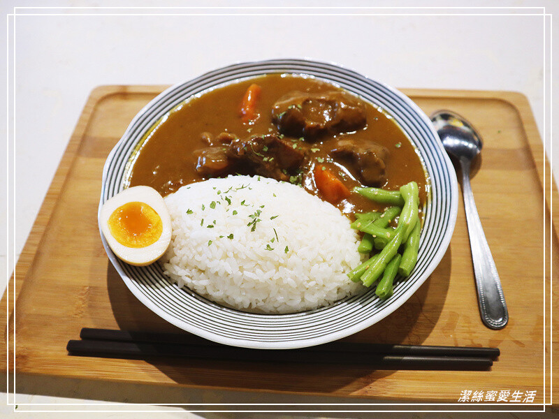 隹又隹咖哩-桃園中壢/濃濃復古風公仔x古玩~內用還可免費加飯醬