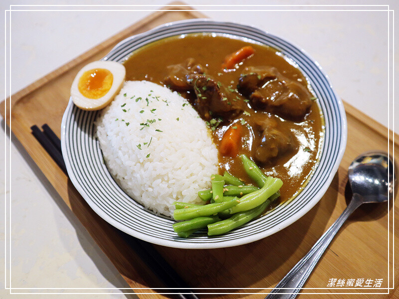 隹又隹咖哩-桃園中壢/濃濃復古風公仔x古玩~內用還可免費加飯醬