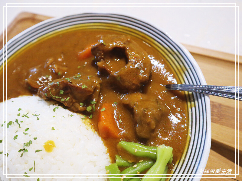 隹又隹咖哩-桃園中壢/濃濃復古風公仔x古玩~內用還可免費加飯醬