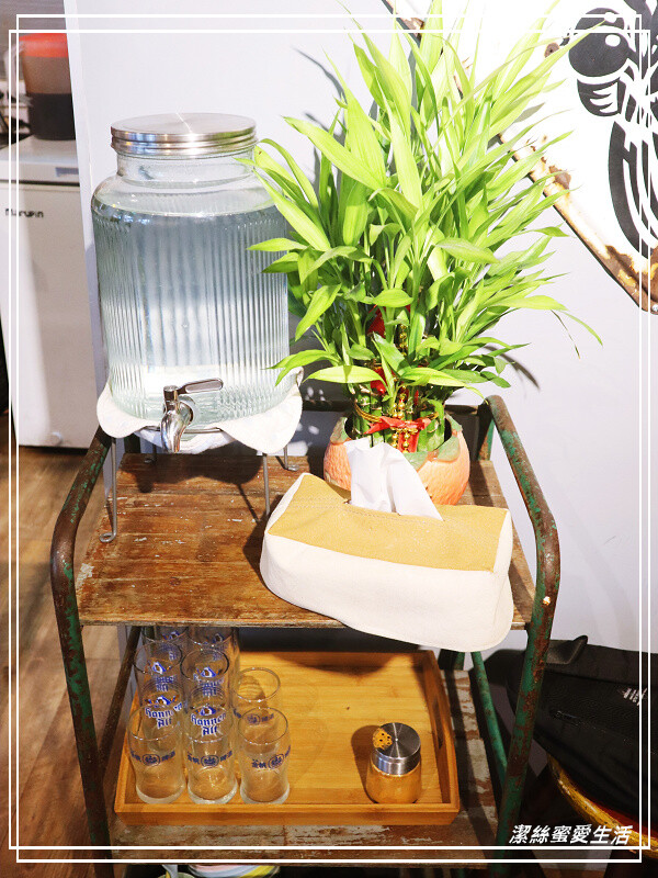 隹又隹咖哩-桃園中壢/濃濃復古風公仔x古玩~內用還可免費加飯醬