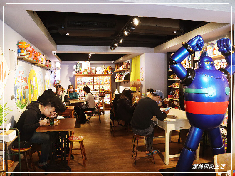 隹又隹咖哩-桃園中壢/濃濃復古風公仔x古玩~內用還可免費加飯醬