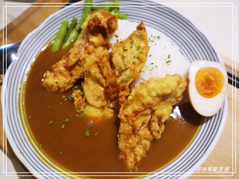 隹又隹咖哩-桃園中壢/濃濃復古風公仔x古玩~內用還可免費加飯醬