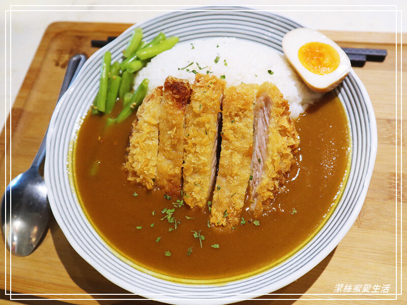 隹又隹咖哩-桃園中壢/濃濃復古風公仔x古玩~內用還可免費加飯醬