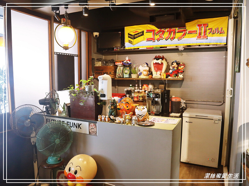 隹又隹咖哩-桃園中壢/濃濃復古風公仔x古玩~內用還可免費加飯醬