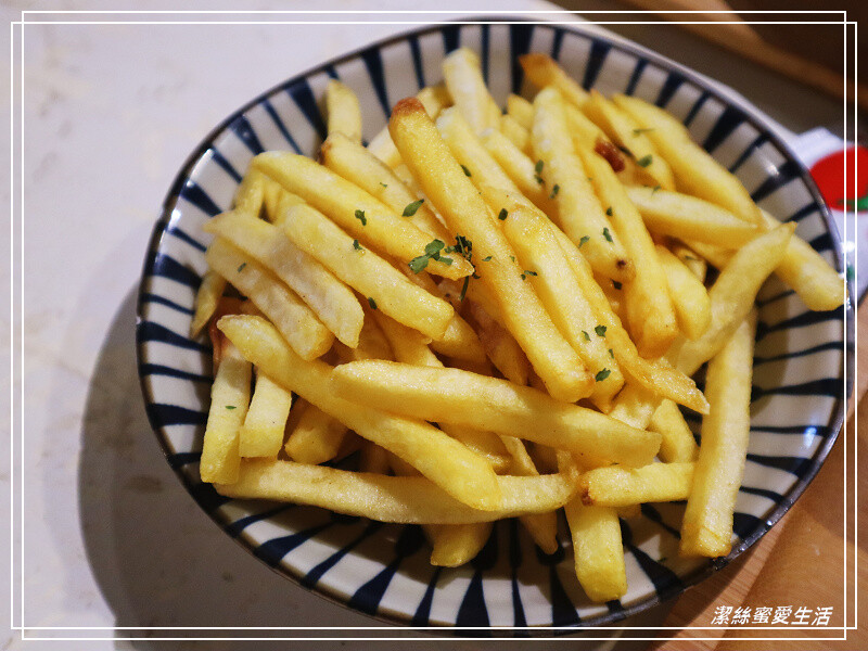 隹又隹咖哩-桃園中壢/濃濃復古風公仔x古玩~內用還可免費加飯醬