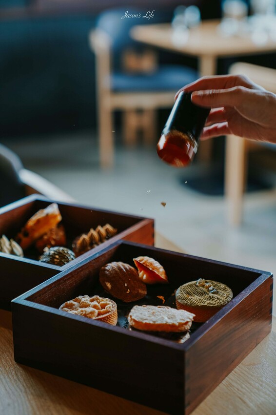 【台中北屯｜美食】枯山円敷YEN KARESAN。預約制，大坑枯山水日式庭院、黑色侘寂環境，金箔午茶組儀式感十