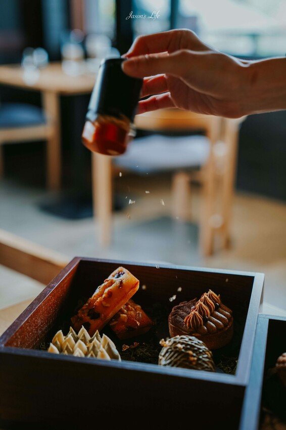 【台中北屯｜美食】枯山円敷YEN KARESAN。預約制，大坑枯山水日式庭院、黑色侘寂環境，金箔午茶組儀式感十