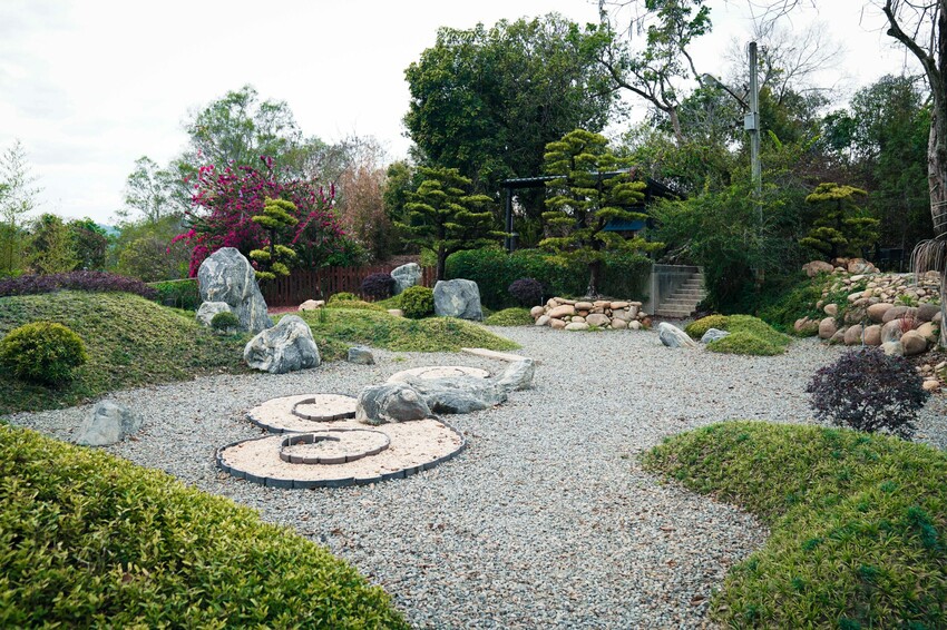 【台中北屯｜美食】枯山円敷YEN KARESAN。預約制，大坑枯山水日式庭院、黑色侘寂環境，金箔午茶組儀式感十