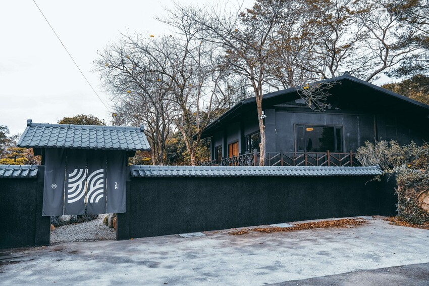 【台中北屯｜美食】枯山円敷YEN KARESAN。預約制，大坑枯山水日式庭院、黑色侘寂環境，金箔午茶組儀式感十
