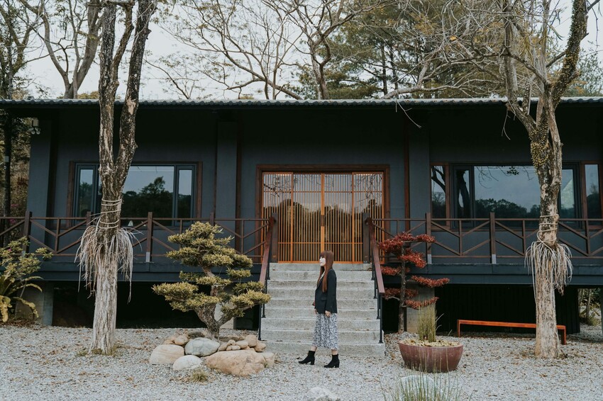 【台中北屯｜美食】枯山円敷YEN KARESAN。預約制，大坑枯山水日式庭院、黑色侘寂環境，金箔午茶組儀式感十