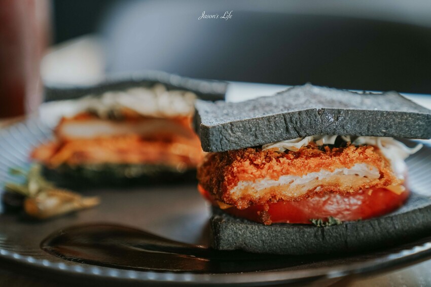 【台中北屯｜美食】枯山円敷YEN KARESAN。預約制，大坑枯山水日式庭院、黑色侘寂環境，金箔午茶組儀式感十