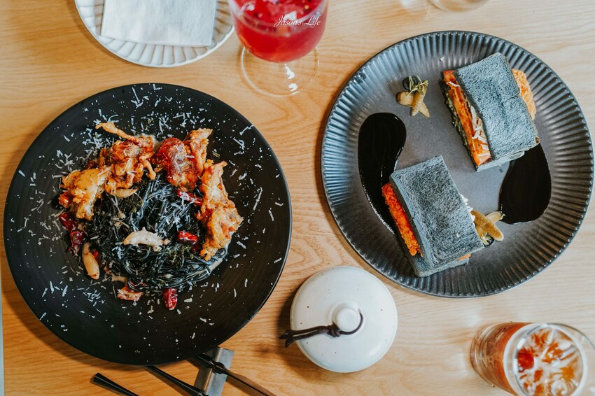 【台中北屯｜美食】枯山円敷YEN KARESAN。預約制，大坑枯山水日式庭院、黑色侘寂環境，金箔午茶組儀式感十