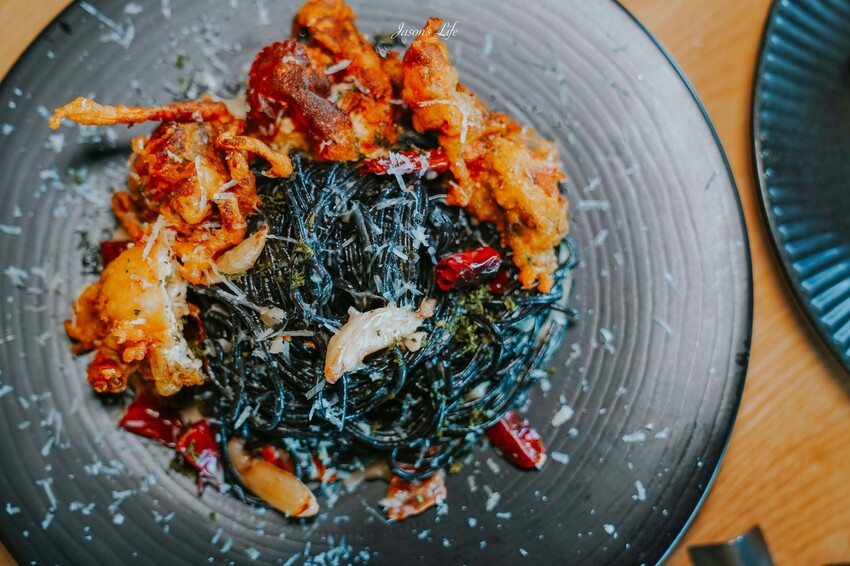 【台中北屯｜美食】枯山円敷YEN KARESAN。預約制，大坑枯山水日式庭院、黑色侘寂環境，金箔午茶組儀式感十