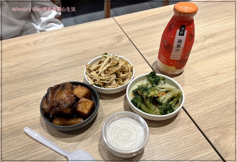 奉上牛骨麵(林口好吃牛肉麵牛骨麵+昕境廣場三井附近好吃的+林口美食) 08.jpg 奉上牛骨麵(林口好吃牛肉麵牛骨麵+昕境廣場三井附近好吃的+林口美食) 08.jpg