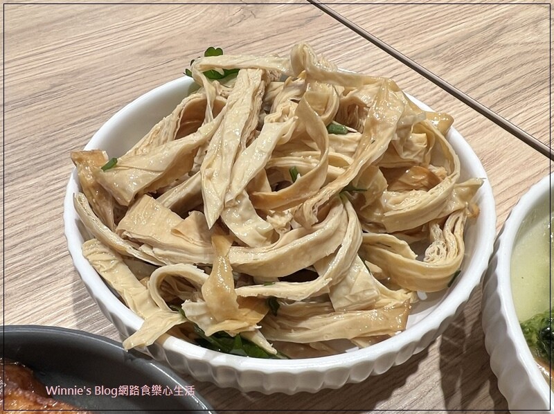 奉上牛骨麵(林口好吃牛肉麵牛骨麵+昕境廣場三井附近好吃的+林口美食) 12.jpg 奉上牛骨麵(林口好吃牛肉麵牛骨麵+昕境廣場三井附近好吃的+林口美食) 12.jpg